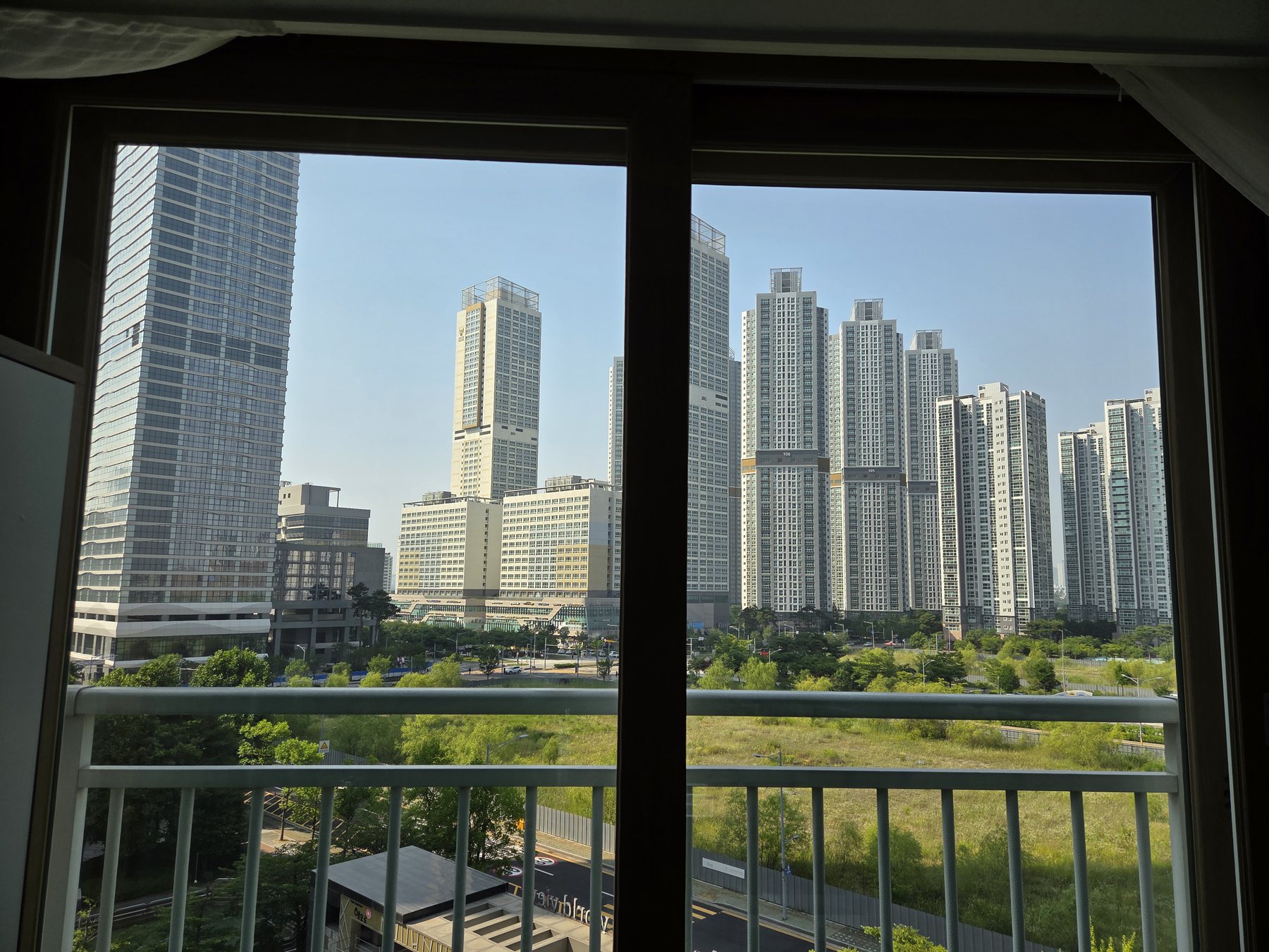 송도 해모로 월드뷰 작은방 3 청소 후